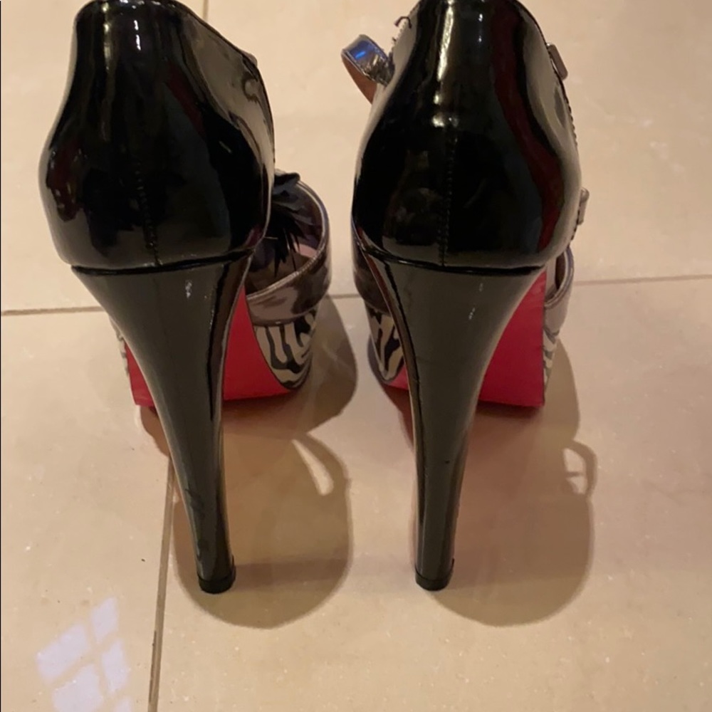 Shoes - Picture 3 of 4